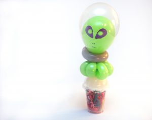 Balloon twisting candy cups alien